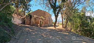 RUSTICO in posizione COLLINARE