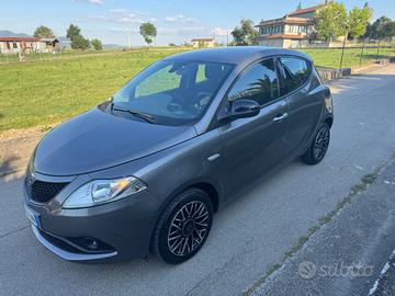 Lancia Ypsilon 1.2 69 CV 5 porte S&S Gold