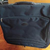 valigia per abiti da uomo