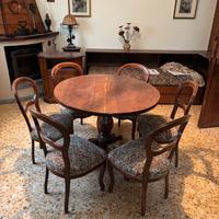 Tavolo in legno con 6 sedie