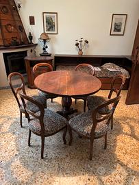 Tavolo in legno con 6 sedie