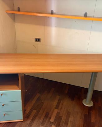 Scrivania da ufficio in legno