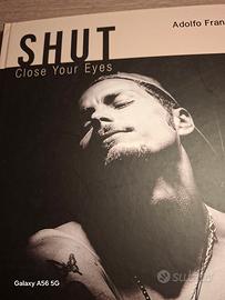 catalogo fotografico di attori a occhi chiusiShut 