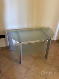 Tavolino in metallo con 2 ripiani in vetro