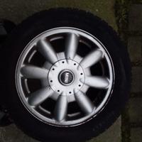 Cerchi in lega Mini con pneumatici Snowcontrol