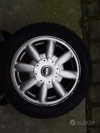 Cerchi in lega Mini con pneumatici Snowcontrol