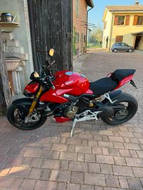 Ducati Streetfighter V4s