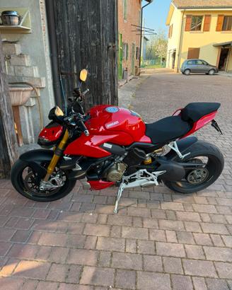 Ducati Streetfighter V4s
