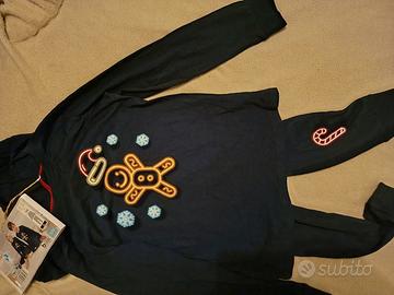 Pigiama, jeans, maglione, 5 calze , 2  calzamutand