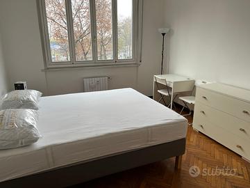 Bilocale ampio e luminoso in viale Cassala Milano