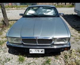 Jaguar xj40