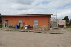 Due locali ad uso artigianale e agricolo