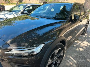 Volvo v 60 cross country b4 come nuova