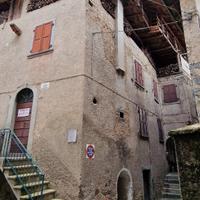 Casa da ristrutturare nel borgo di Quartinago