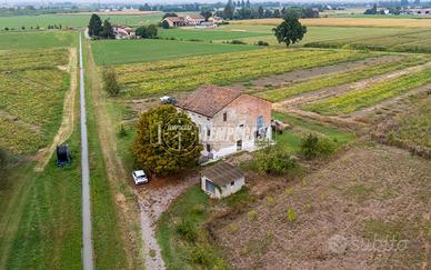 RUSTICO CON GIARDINO E TERRENO A SANTA VITTORIA