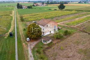 RUSTICO CON GIARDINO E TERRENO A SANTA VITTORIA