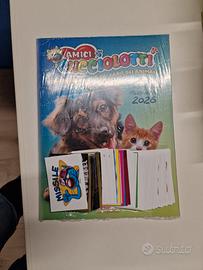 Amici Cucciolotti 2026 100 figurine casual diverse