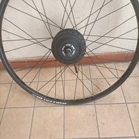 Ruota bici elettrica con motore