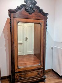 ARMADIO ANTICO IN LEGNO MASSELLO