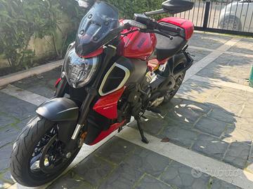 Ducati Diavel V4 Red