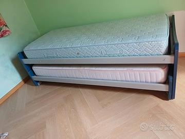 Letto singolo con letto aggiuntivo salvaspazio