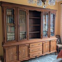 Libreria in stile in noce intarsiata