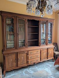 Libreria in stile in noce intarsiata