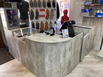 ARREDO COMPLETO MODERNO PER NEGOZIO ABBIGLIAMENTO