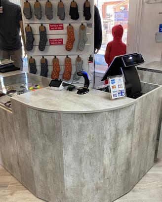 ARREDO COMPLETO MODERNO PER NEGOZIO ABBIGLIAMENTO