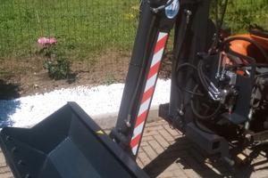 Caricatore posteriore per trattori