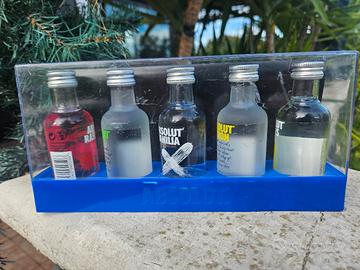5 mignon absolut vodka in teca