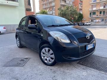 Toyota Yaris 1.0 5 porte Sol