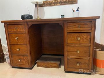 Scrivania vintage in noce