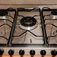 piano cottura a 6 fuochi