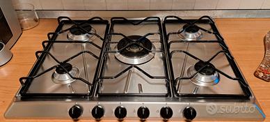 piano cottura a 6 fuochi