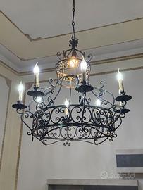 LAMPADARIO IN FERRO BATTUTO