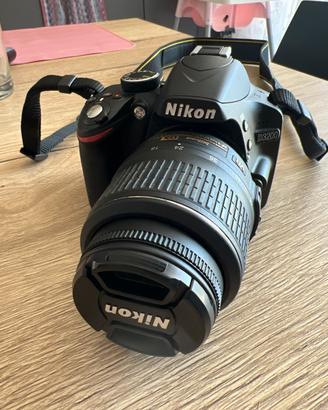 NIKON D3200 obbiettivo 18-55 mm con custodia