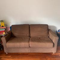 Divano in tessuto marrone