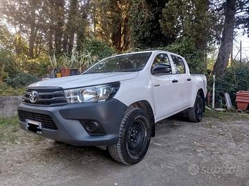Toyota Hilux 2.4 D