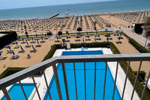 Frontemare/15-29 AGOSTO/2 camere/vista strada/5pax
