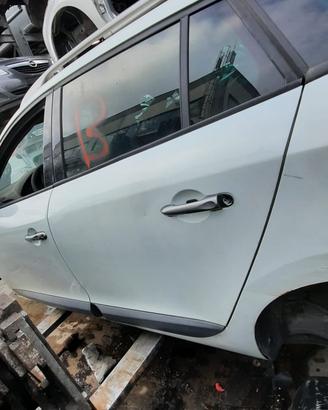 RENAULT MEGANE STATION WAGON 2012 - PORTA POSTERIO