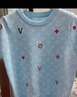 Maglietta firmata Louise Vuitton