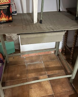 Banco da lavoro in ferro con morsa tavolo officina
