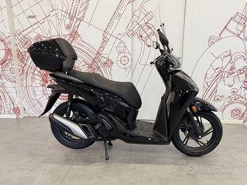 Honda SH 125 - bauletto keyless e parabrezza ...