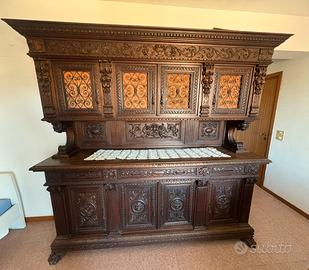 Credenza antica in stile Neo Riscanimentale
