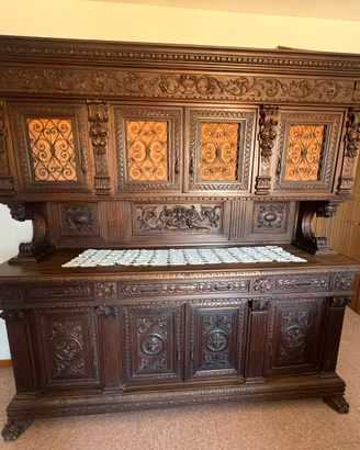 Credenza antica in stile Neo Riscanimentale