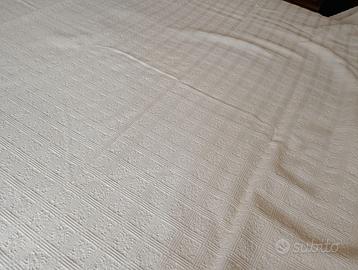 Copriletto beige per letto singolo