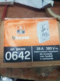 interruttore  , bipolare con fusibili.