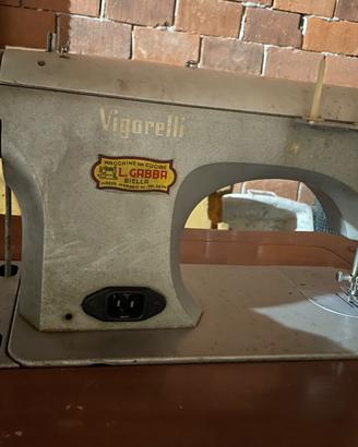Macchina da cucire Vigorelli a pedale anni 50