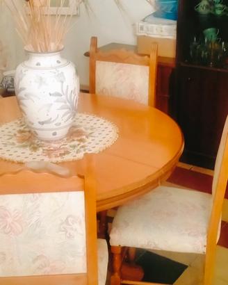tavolo allungabile (8 persone)con sedie 